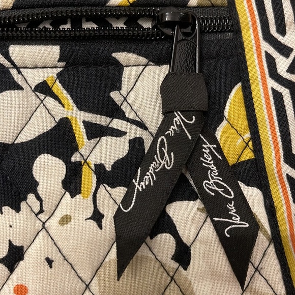 Classic Vera Bradley zip-top crossbody bag. Dogwood pattern. - Picture 3 of 8